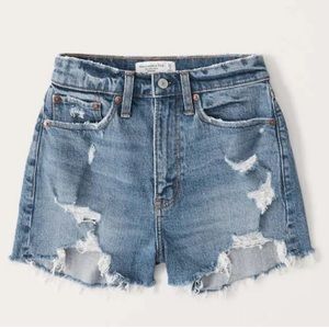Abercrombie & Fitch • Curve Love High Rise Mom Shorts